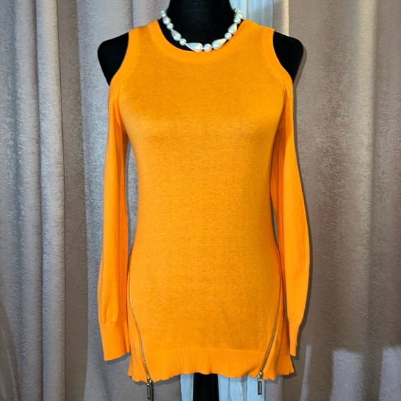 Michael Kors Size XS Orange Cold Shoulder Sweater - Picture 1 of 15